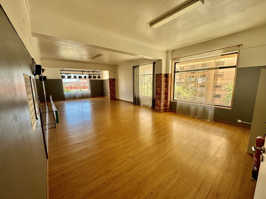 Aluguer sala para festas com Insuflavel e Trampolim