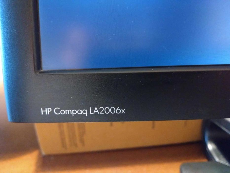 Monitor HP Compaq la2006x