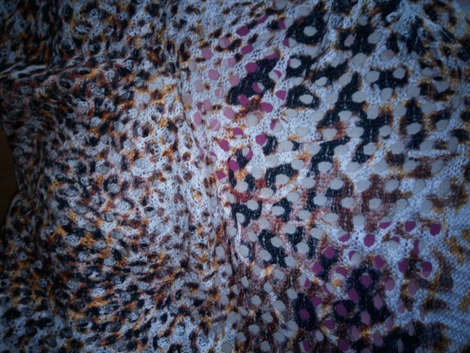 Sweterek ażurowy panterka