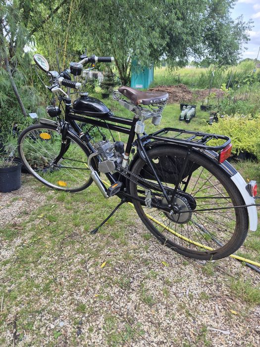 Rower retro z silnikiem spalinowym