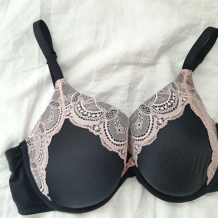 Czarny pudroworóżowy stanik biustonosz hunkemöller 70E