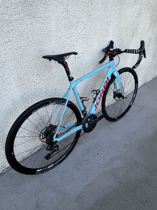 Bicicleta  de gravel-ciclocrosse-estrada