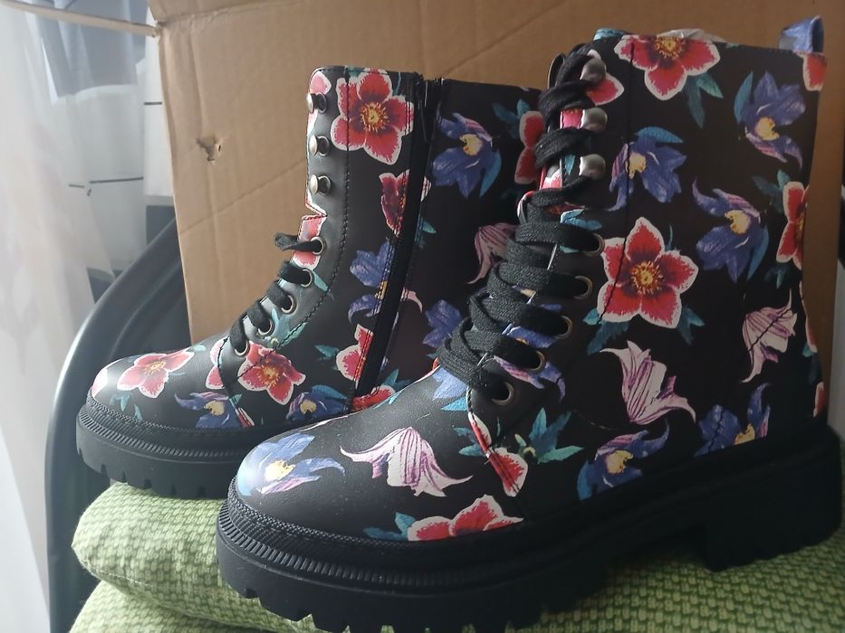 Kozaki botki w kwiaty