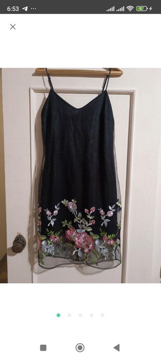 Шикарне плаття з вишивкою