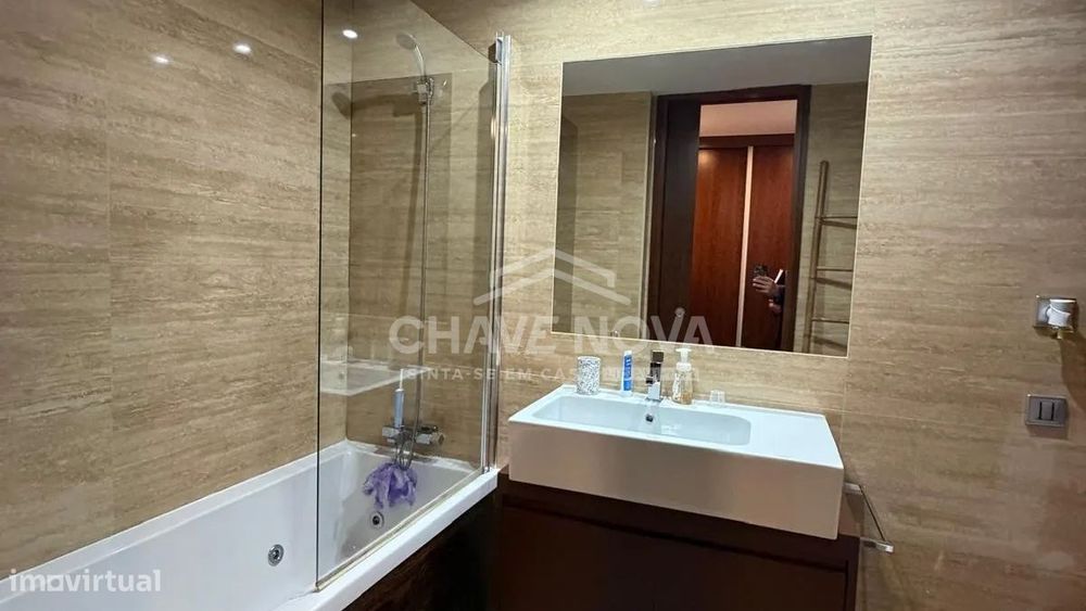 APARTAMENTO T2 | CANIDELO | 103 M² | VARANDA 5,60 M² | BOX 17,50 M² |