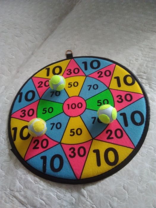 Gra, tarcza do trafiania w cel, piłeczki na rzepy