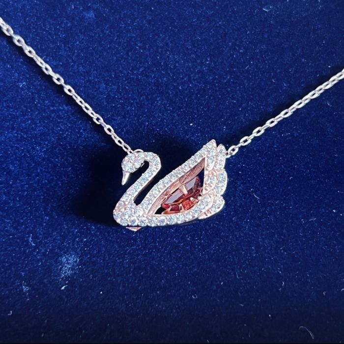 Colar Swarovski Swan Vermelho “Lacquered” Com Certificado