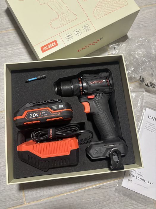 Шуруповерт Dnipro m CD-200 KIT