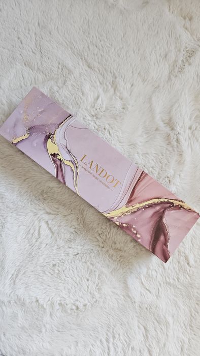 Nowa szczotka prostująca do włosów marki Landot.