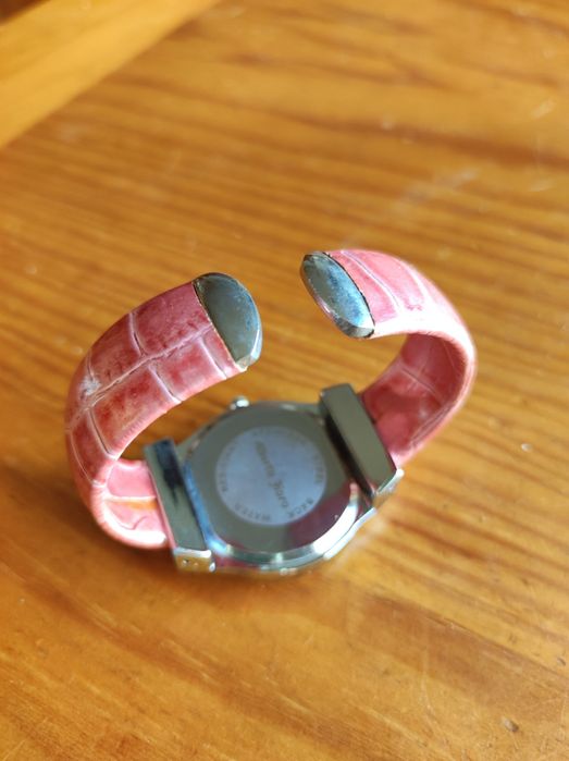 Relógio Rosa com Brilhantes