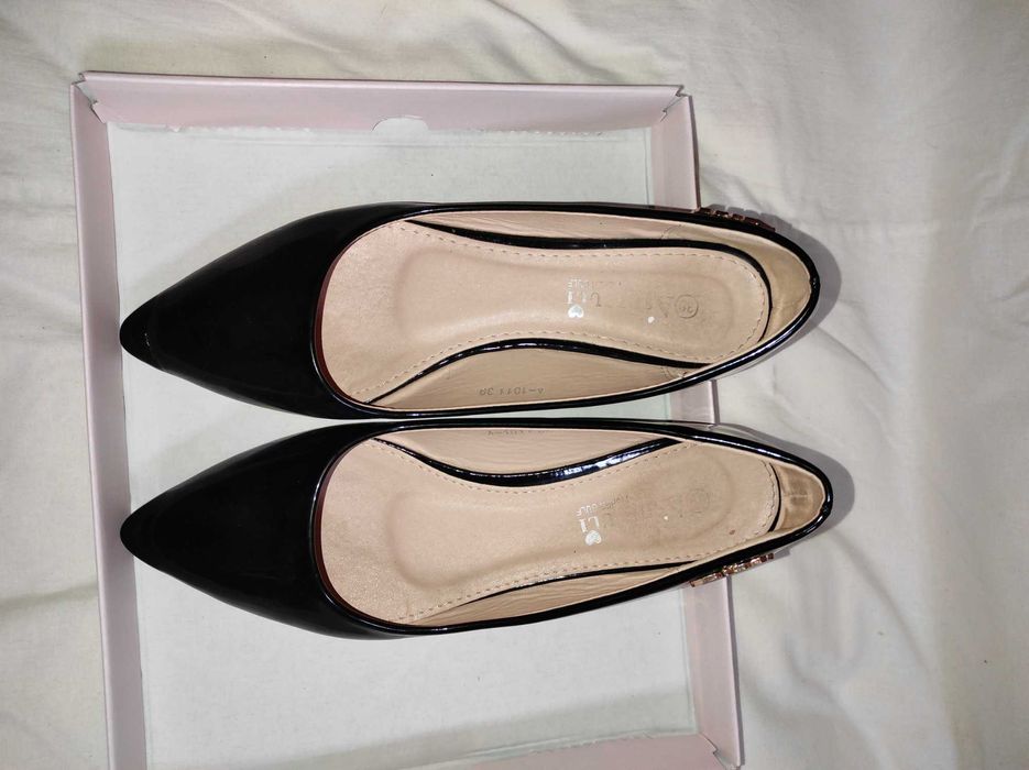 Жіночі туфлі-човники