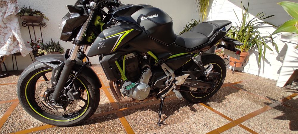Pousa pés + suporte trazeiro esquerdo kawasaki z650