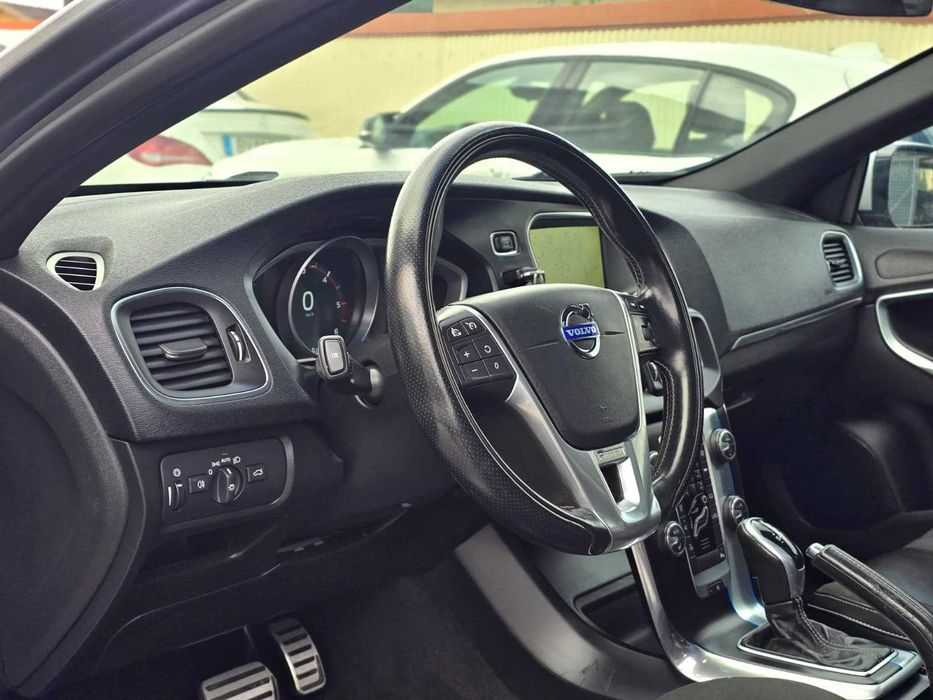 VOLVO V40 D2 R-DESIGN 1.6 115CV FULL EXTRAS "AUTOMÁTICO"