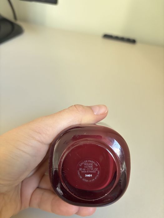 Perfumy Givenchy, zuzycie minimalne, widoczne na zdjeciu