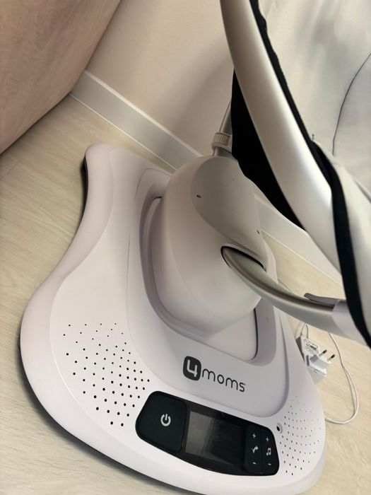 Заколисуючий центр 4moms  MamaRoo 4.0