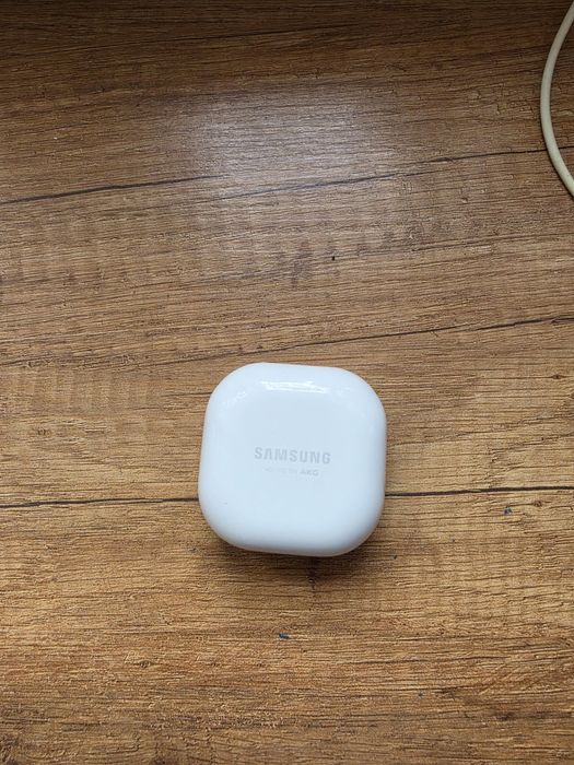 Stacja ładująca Samsung buds 2  akg