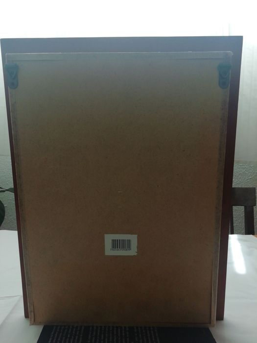 Caixa  decorativa com A 43 cm, L 32,5cm e prof 6,5 cm