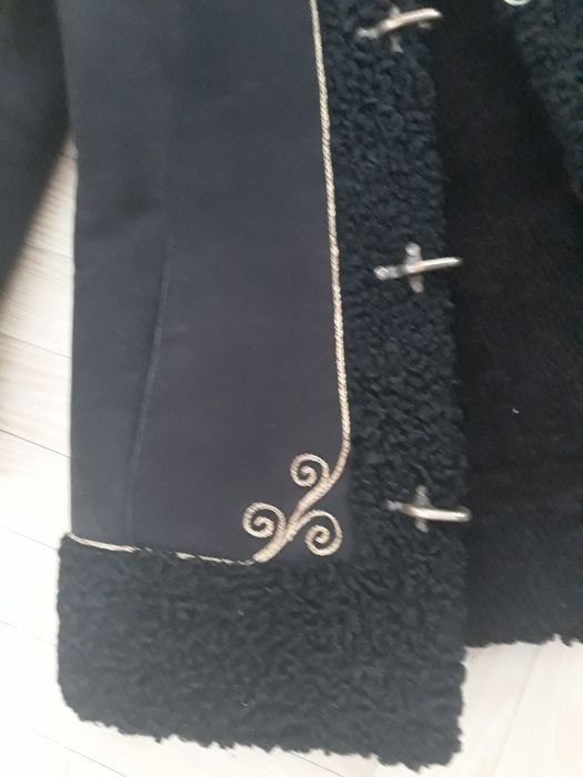 Kożuch damski obszyty karakulem