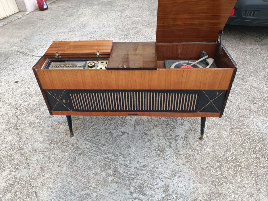 Rádio e Gira discos antigo