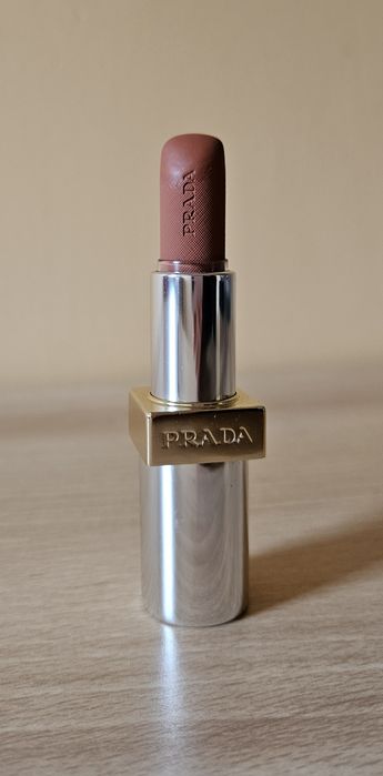 Pomadka do ust Prada Monochrome Hyper Matte B05 Fauve