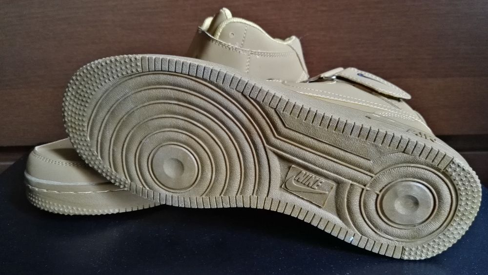 Sportowe buty, adidasy na jesień.