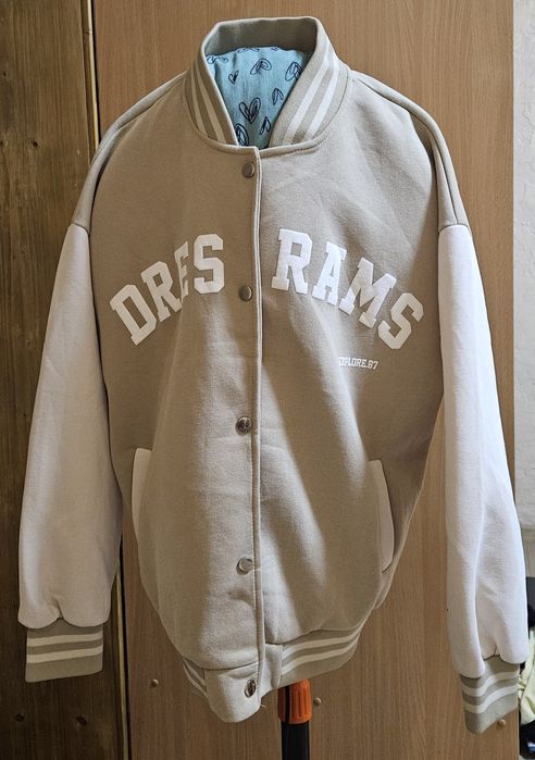 Жіночий  верхній одяг