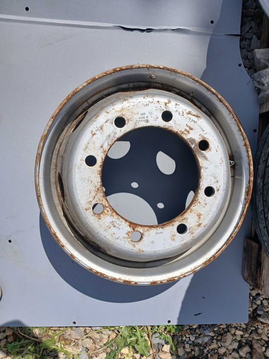 Felga stalowa  Mercedes Daf Volvo Iveco 19.5 x 6.75 na 8 SZPILEK