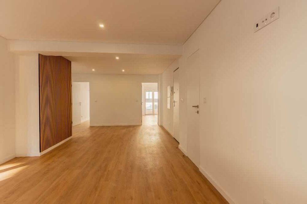Apartamento T3 totalmente remodelado e com garagem - Santarém