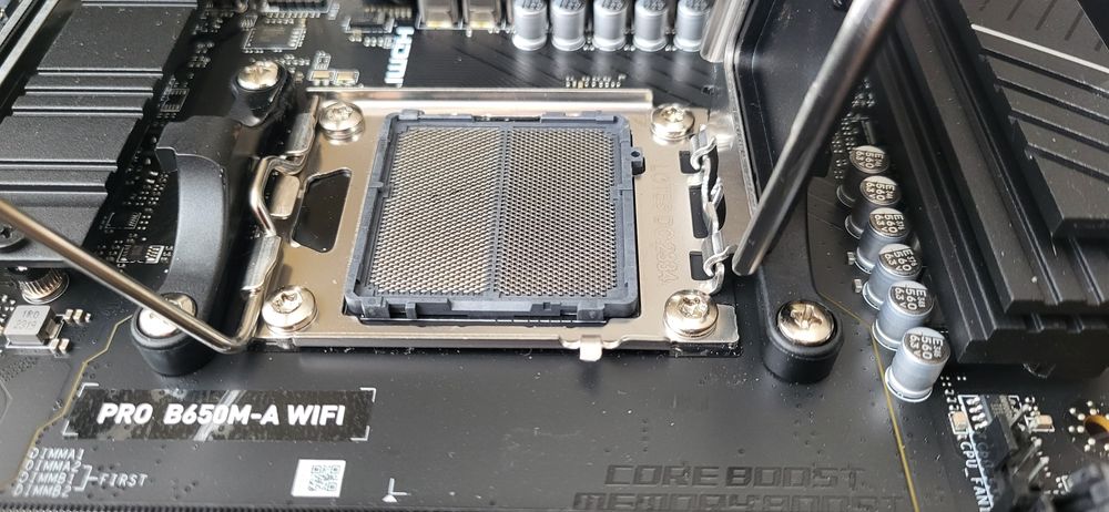 Материнська плата MSI PRO B650M-A WIFI (sAM5, AMD B650, PCI-Ex16)