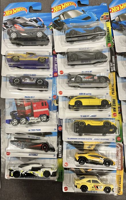 Hot wheels variados