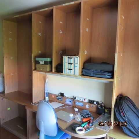 Mobiliário de quarto de solteiro/ estudante