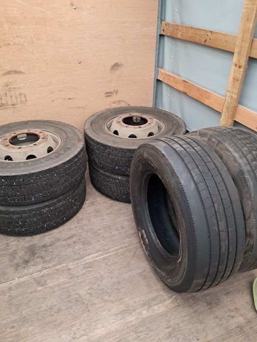 Opony prowadzące przód 285.70.19.5