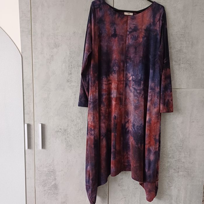 Sukienka cieniowana,,asymetryczny dół ,/ by Taffi./ .