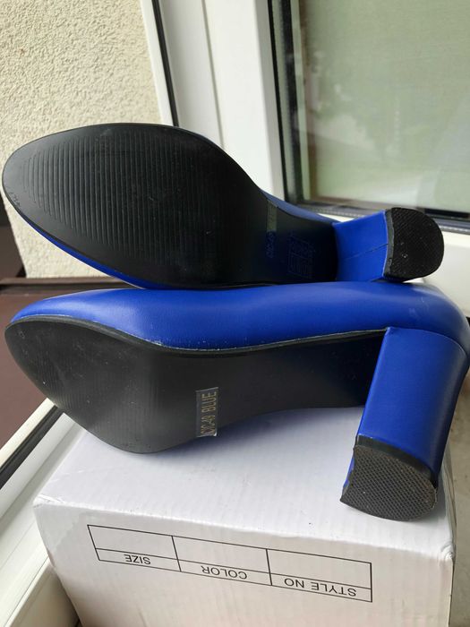 czółenka chabrowe na słupku 36