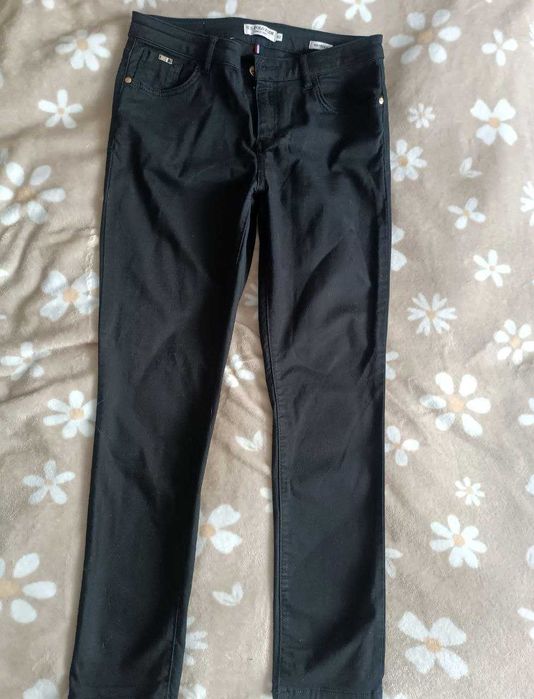 Czarne damskie jeansy