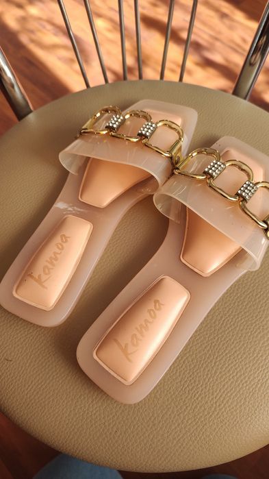 Klapki damskie z ozdobą Kamoa r39