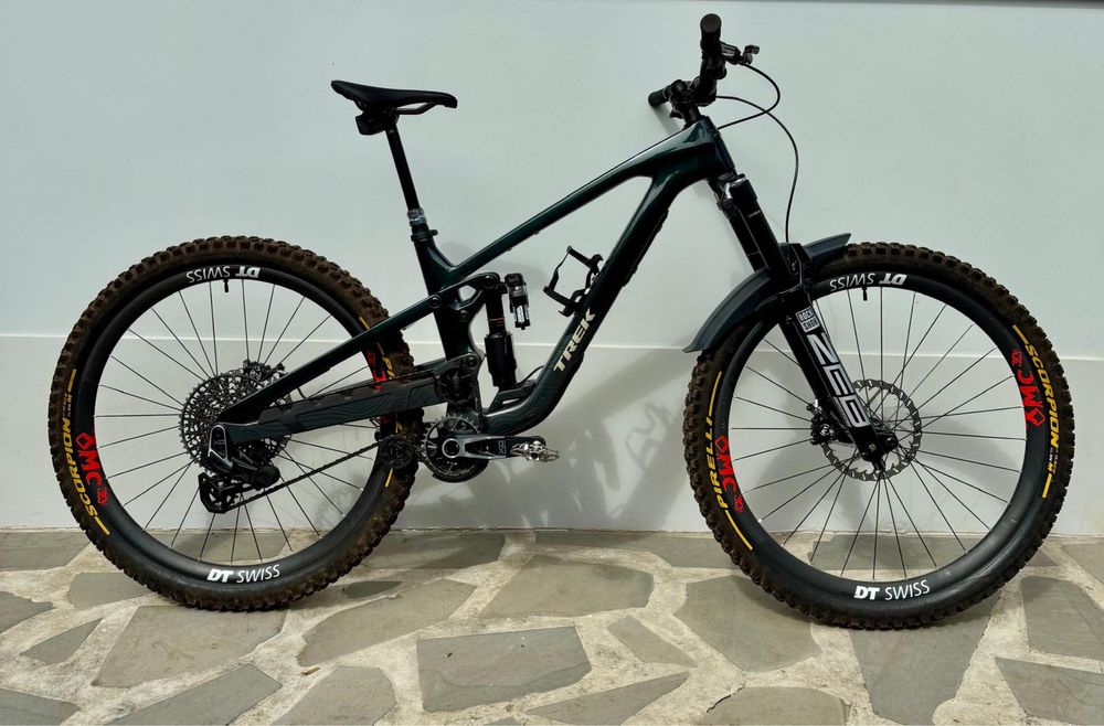 Trek Slash Flight Attendand