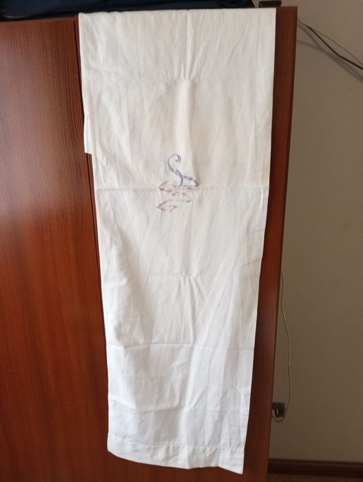 Travesseiro de pano com monograma