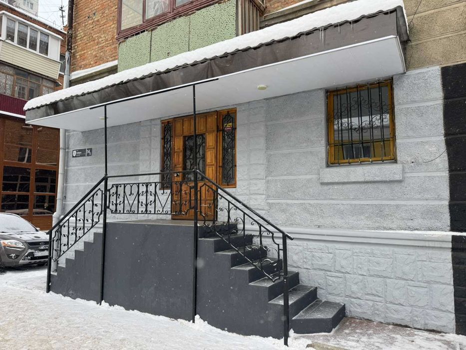 Приміщення магазину. Власник.