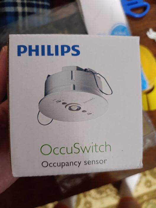 датчик руху  присутності Philips OccuSwitch (модель LRM1070/00). 
Він