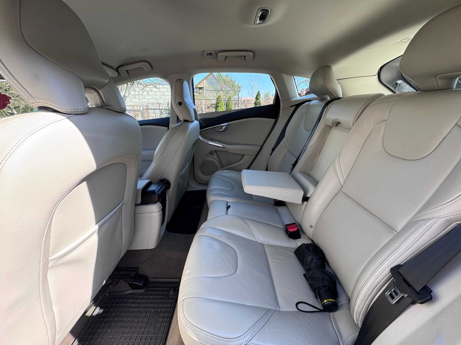 Volvo v40 country cross