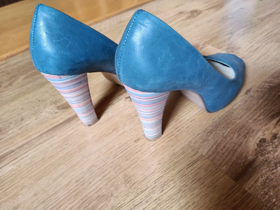 Sprzedam skórzane chabrowe buty na słupku