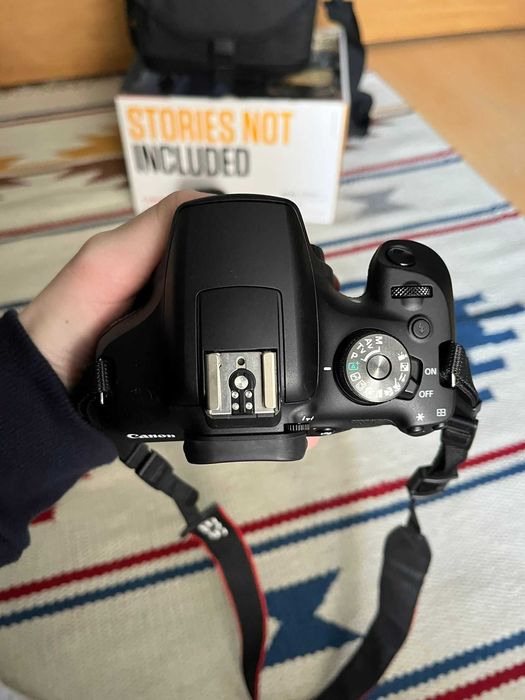 Câmara Canon EOS 2000D