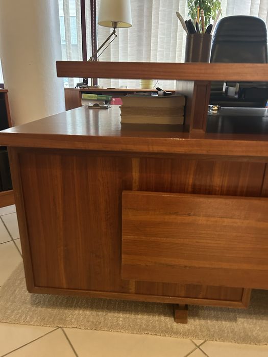 Secretária original de madeira folheada a mutene