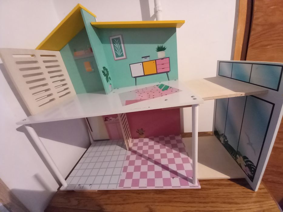 Sprzedam zabawkowy domek dla lalek  wysokość 68 cm