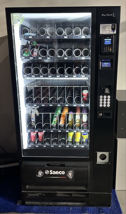 Maquinas de vending Saecco de snacks e cafe!