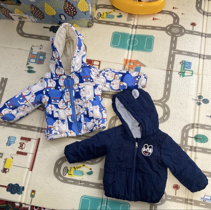 Дві дитячі куртки 86–92 розмір 	.Стан відмінний, без дефектів