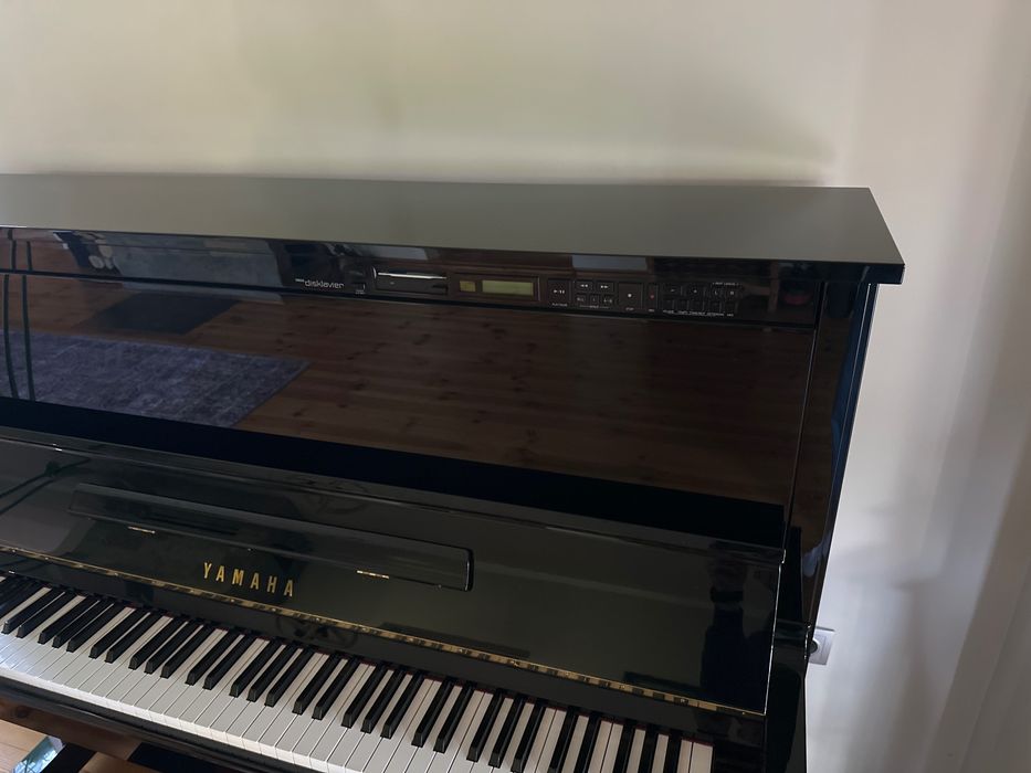 Pianino Yamaha MX100B Disklavier system.
