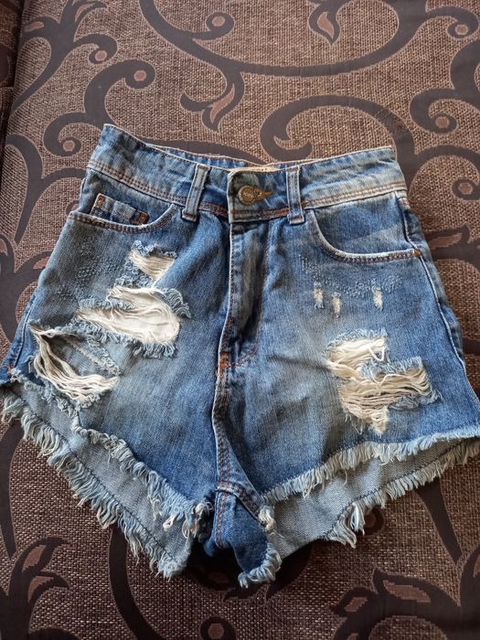 Продам джинсові шорти на дівчинку