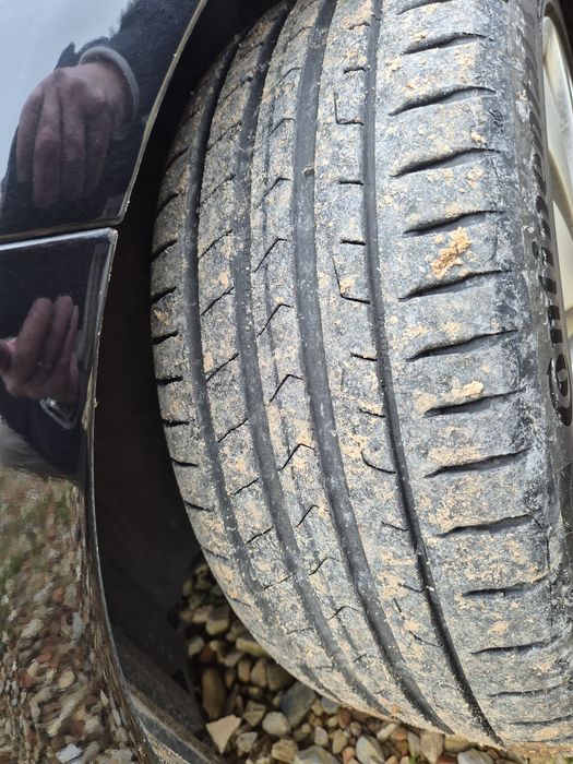 Jantes mercedes originais e pneus como novos. Têm poucos kms de uso. Comprei jantes 18.